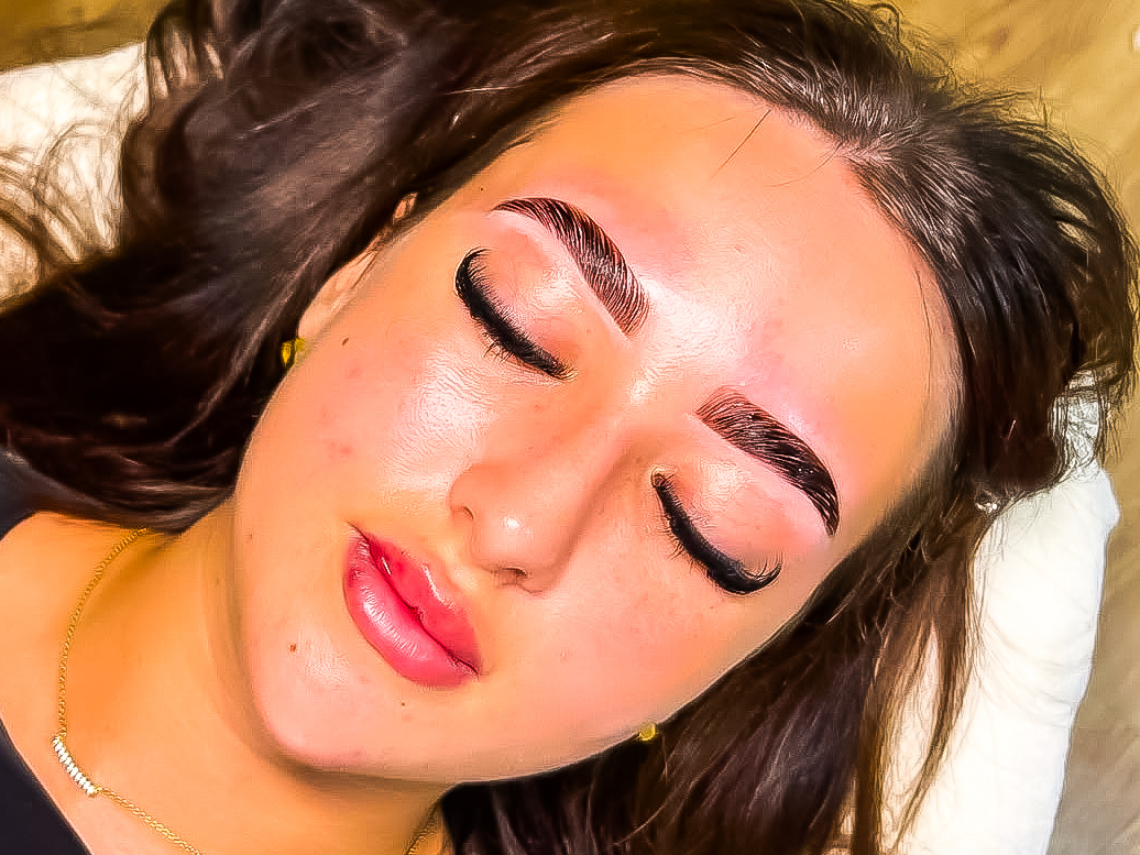 Close-up of a lash set